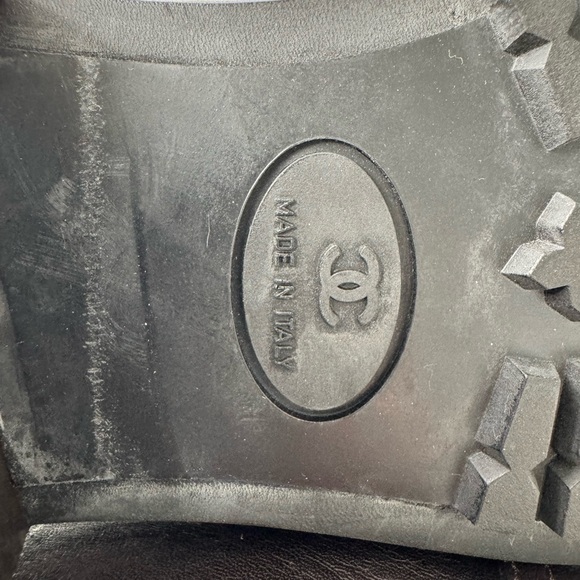 CHANEL - Brown Quilted Riding Boots, Interlocking Logo- Authentic- size 37 - Picture 8 of 14